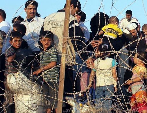 За одну ночь 8 000 сирийцев бежали в Турцию