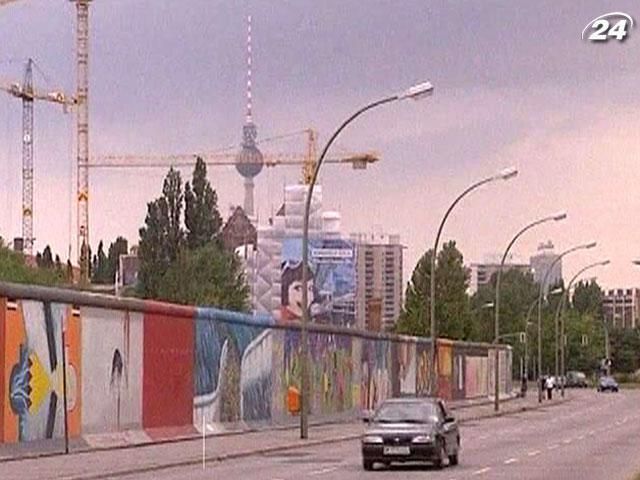 Германия отмечает годовщину падения Берлинской стены Германия отмечает годовщину падения Берлинской стены