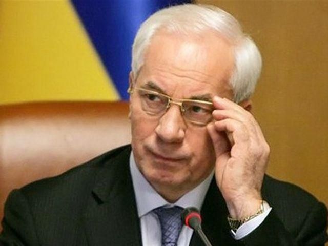 Азаров розповів, коли підвищать зарплати держслужбовцям