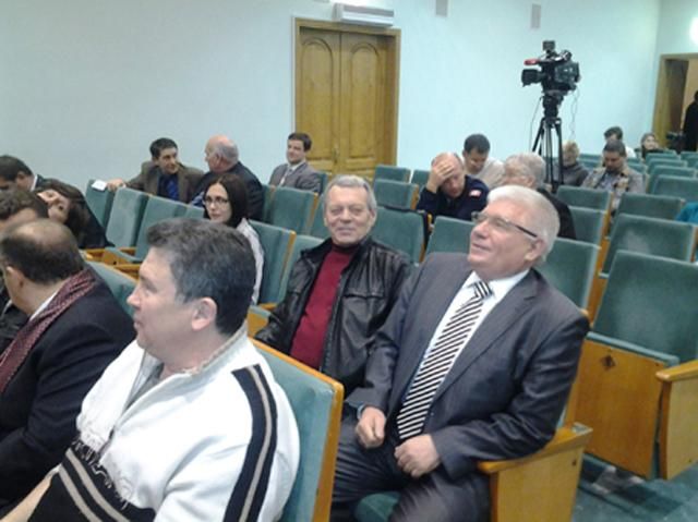 Регіонали прийшли у ЦВК попити пива (Фото) Регіонали прийшли у ЦВК попити пива (Фото)