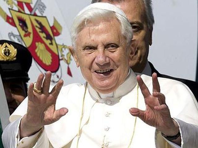 Программиста Папы Римского приговорили к двум месяцам