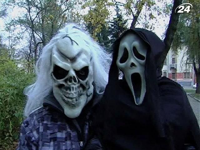 В Полтаве городом гуляли "зомби" В Полтаве городом гуляли "зомби"