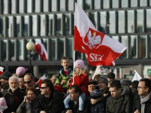 В Варшаве состоялась стычка между националистами и полицейскими (Фото) 