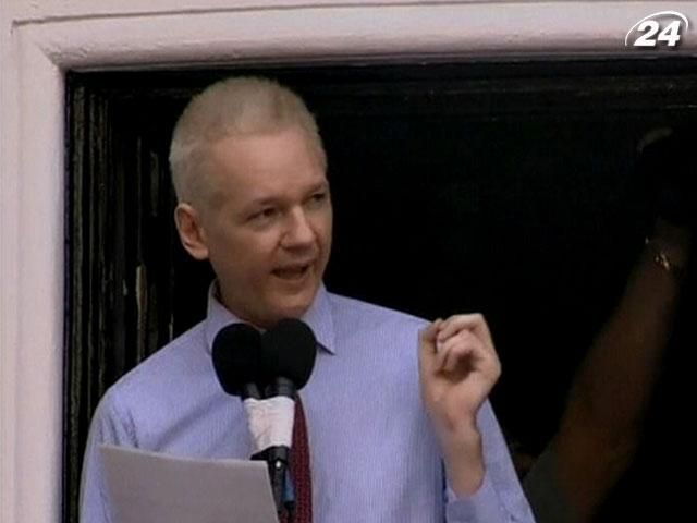 Джулиан Ассанж уже почти полгода не выходил из посольства Эквадора Джулиан Ассанж уже почти полгода не выходил из посольства Эквадора