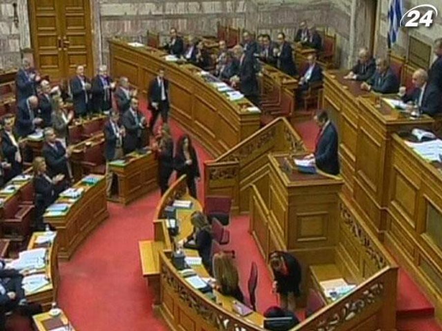 Парламент Греции принял бюджет на 2013 год Парламент Греции принял бюджет на 2013 год