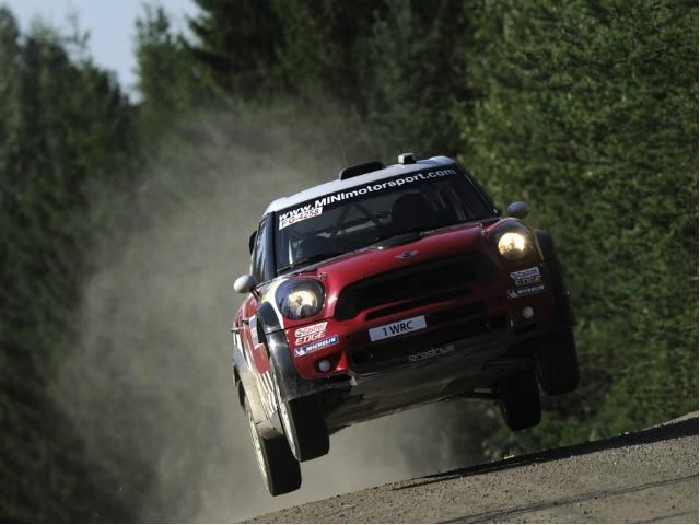 У Чехії автогонщик заїхав у натовп: четверо дітей загинули У Чехії автогонщик заїхав у натовп: четверо дітей загинули