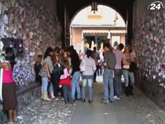 За любовні послання під балконом Джульєтти штрафуватимуть За любовні послання під балконом Джульєтти штрафуватимуть