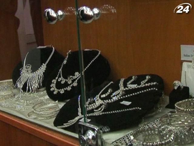 Затримали підозрюваних у грабунку маріупольської крамниці Затримали підозрюваних у грабунку маріупольської крамниці