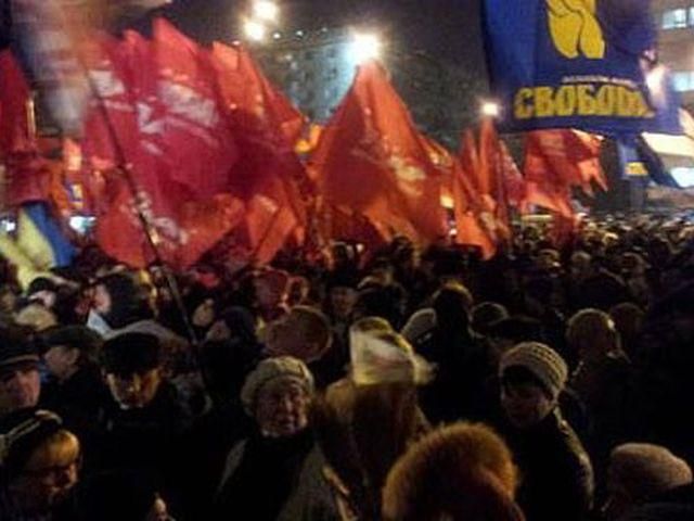 Біля ЦВК завершився опозиційний мітинг Біля ЦВК завершився опозиційний мітинг