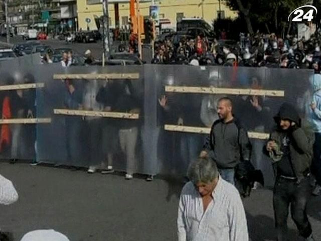 Невдоволені економією італійські активісти побилися з поліцією Невдоволені економією італійські активісти побилися з поліцією