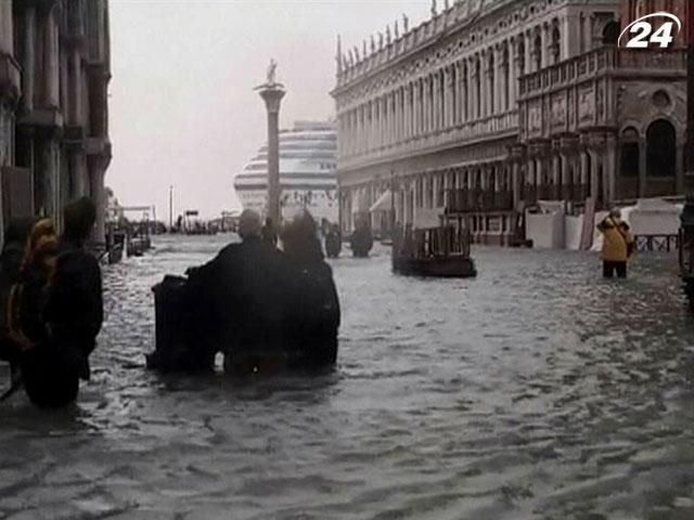 Троє людей загинули внаслідок повеней в Італії Троє людей загинули внаслідок повеней в Італії