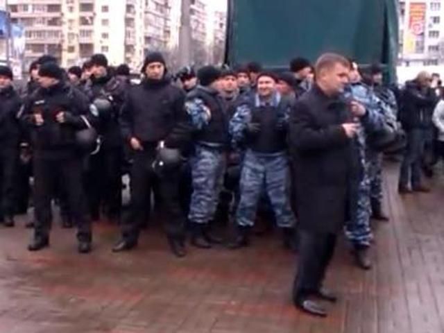 Журналіста побили на мітингу опозиції під ЦВК Журналіста побили на мітингу опозиції під ЦВК