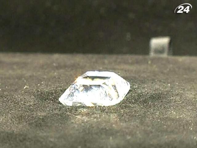 З молотка пішов найбільший прозорий діамант світу