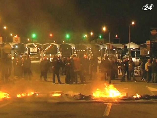 Масові страйки паралізували транспортне сполучення в Європі Масові страйки паралізували транспортне сполучення в Європі