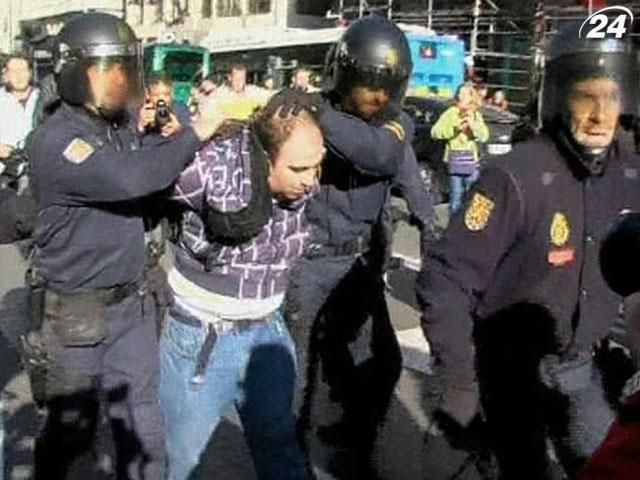 Забастовки по Европе переросли в столкновения с полицией Забастовки по Европе переросли в столкновения с полицией