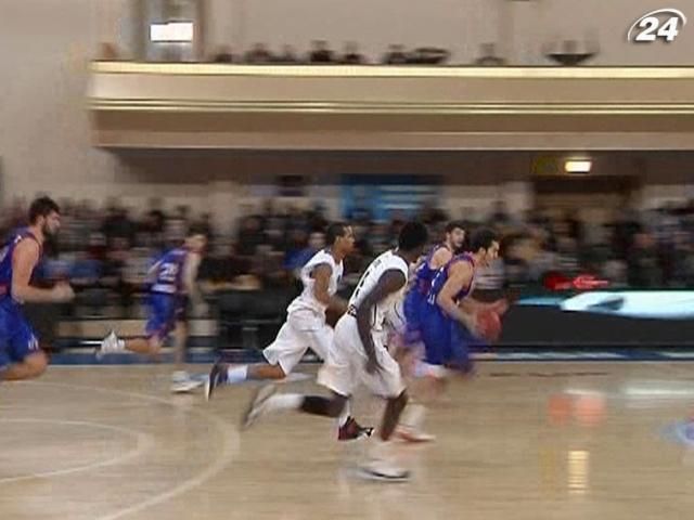Баскетбол: "Будівельник" здобув першу перемогу у турнірі