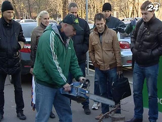 Захисники Биківнянського лісу пікетували правоохоронців Захисники Биківнянського лісу пікетували правоохоронців