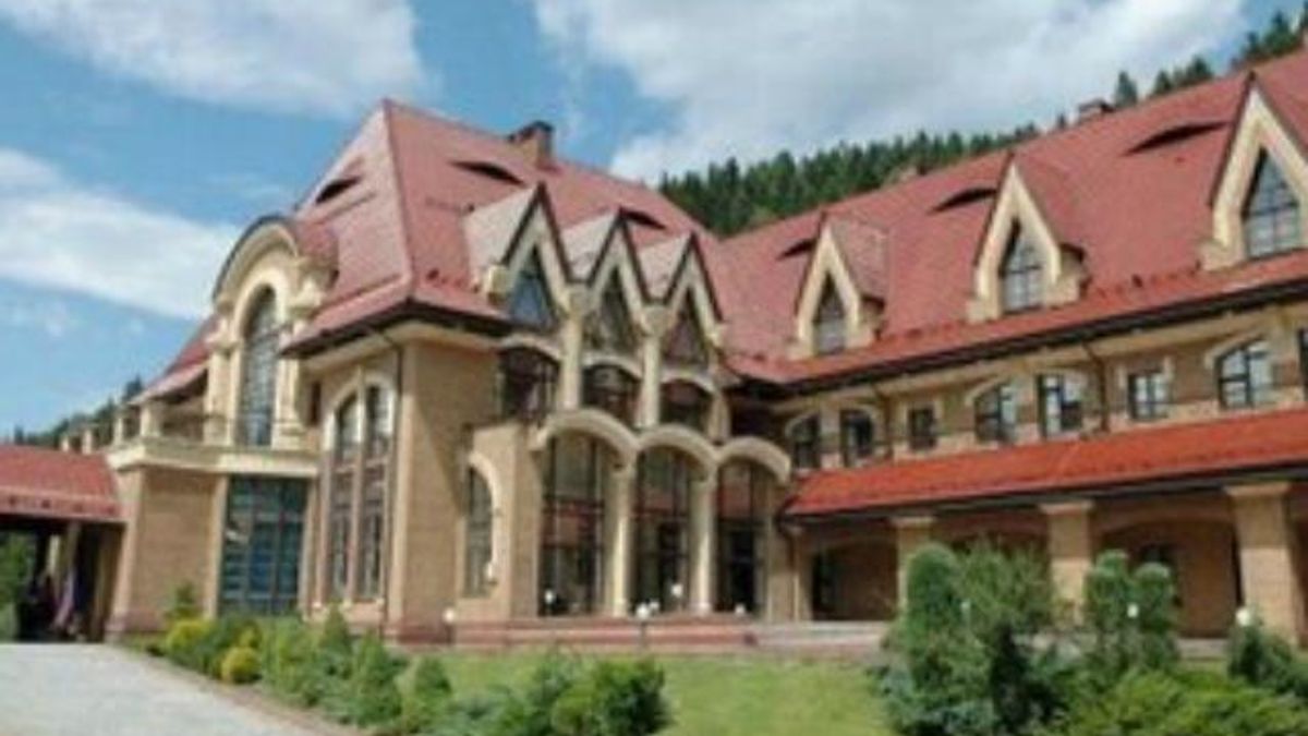 На карпатській дачі Януковича зроблять альтанку за 24 мільйони На карпатській дачі Януковича зроблять альтанку за 24 мільйони