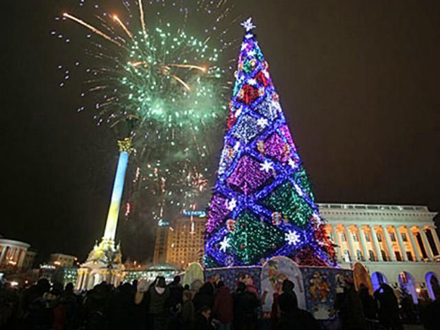 У Києві вже почали збирати головну новорічну ялинку 