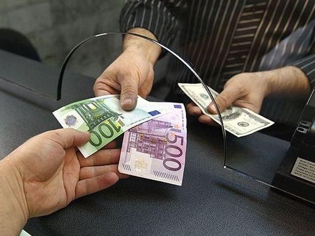 НБУ хочет ввести налог на валютообменные операции
