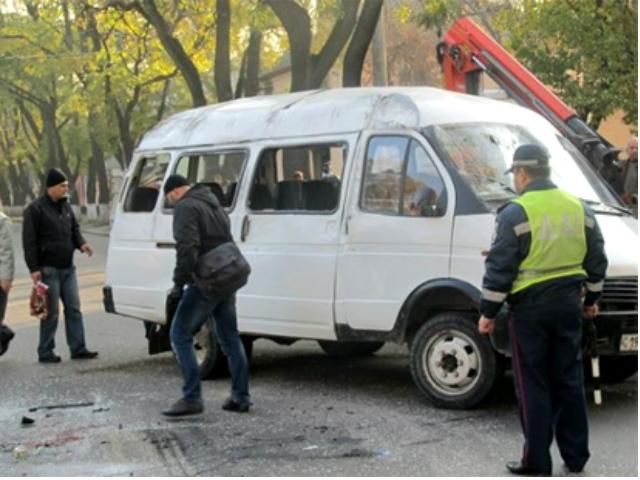 В Одессе мусоровоз столкнулся с маршруткой. Есть пострадавшие (Фото) В Одессе мусоровоз столкнулся с маршруткой. Есть пострадавшие (Фото)