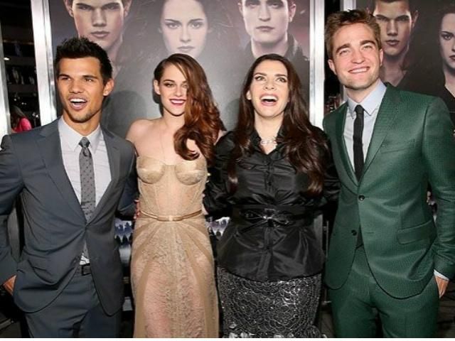 У США відбулася прем'єра "Сутінки. Сага. Світанок: Частина 2" (Фото) У США відбулася прем'єра "Сутінки. Сага. Світанок: Частина 2" (Фото)