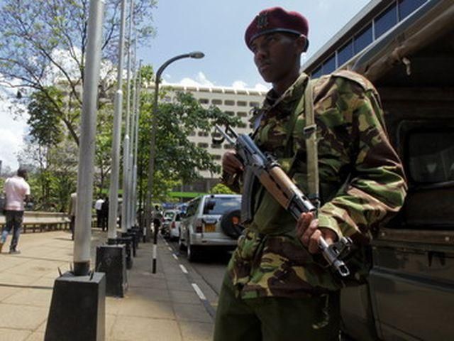 В Кении столкновения с вооруженными рейдерами: погибли 42 полицейских В Кении столкновения с вооруженными рейдерами: погибли 42 полицейских