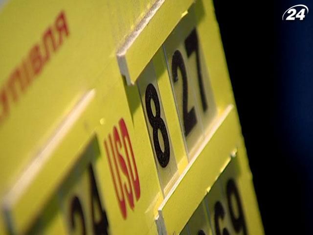 Підсумки тижня: Українці масово скуповують долари Підсумки тижня: Українці масово скуповують долари