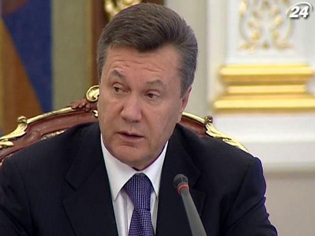 Янукович та Азаров привітали студентів зі святом