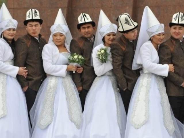 37 киргизских пар поженились одновременно