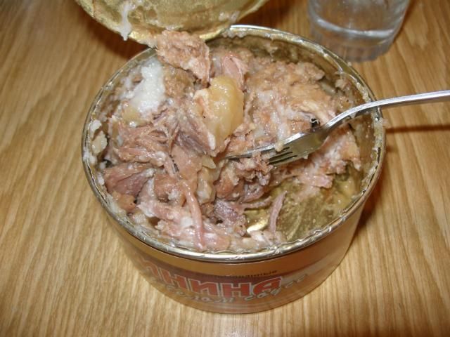 У Росії четверо молодиків викрали фургон тушонки, бо готувались до кінця світу У Росії четверо молодиків викрали фургон тушонки, бо готувались до кінця світу