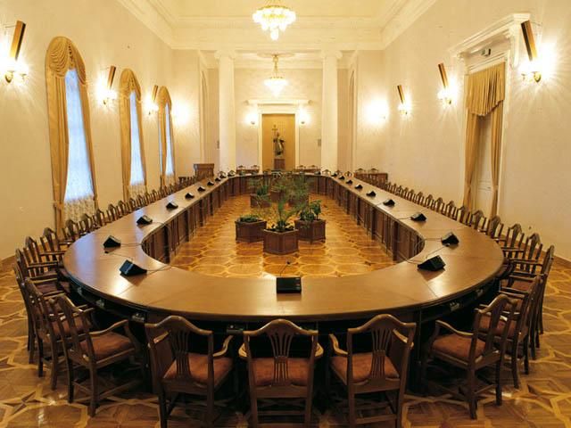 На лікування чиновників піде більше грошей На лікування чиновників піде більше грошей