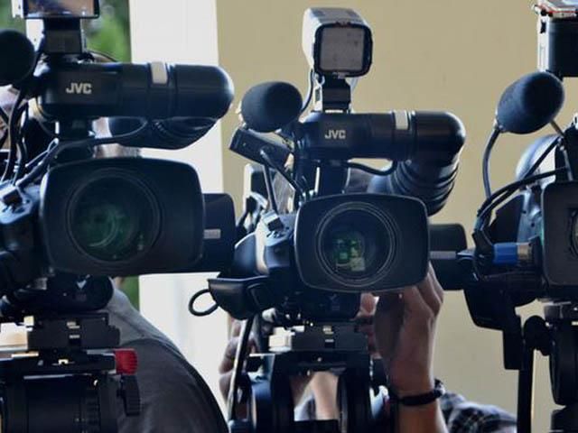 У Львові регіонал напав на журналістів (Відео) У Львові регіонал напав на журналістів (Відео)