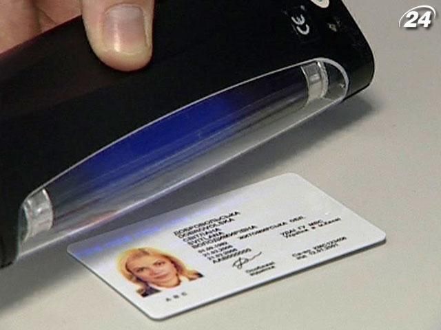Итог дня: Судьба законов о биометрических паспортах и налог на продажу валюты