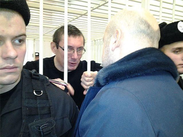 Луценко остается в СИЗО и просит освободить Тарасенко и Павленова