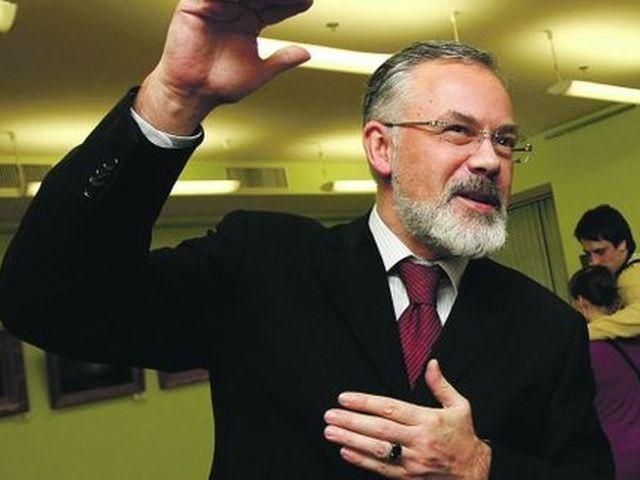 Табачник написал заявление об отставке, Порошенко - нет Табачник написал заявление об отставке, Порошенко - нет