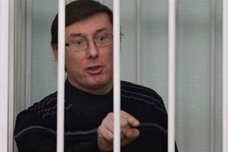 Луценко суддям: Ви ризикуєте поставити діагноз всій судовій системі