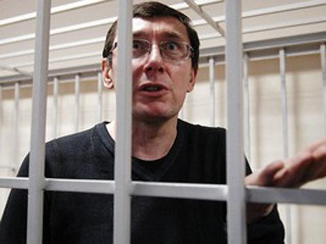 Прокурори не жаліють, що суд взяв собі ніч на справу Луценка Прокурори не жаліють, що суд взяв собі ніч на справу Луценка