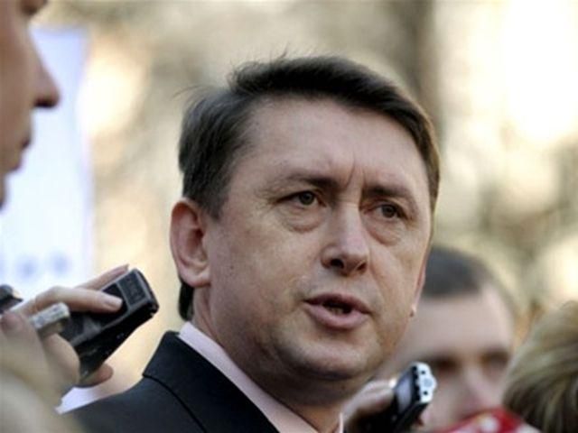 Мельниченко говорит, что "спецслужба Литвина" следит за ним Мельниченко говорит, что "спецслужба Литвина" следит за ним
