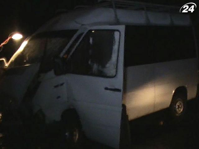 В Луганской области перевернулся автобус, перевозивший шахтеров В Луганской области перевернулся автобус, перевозивший шахтеров