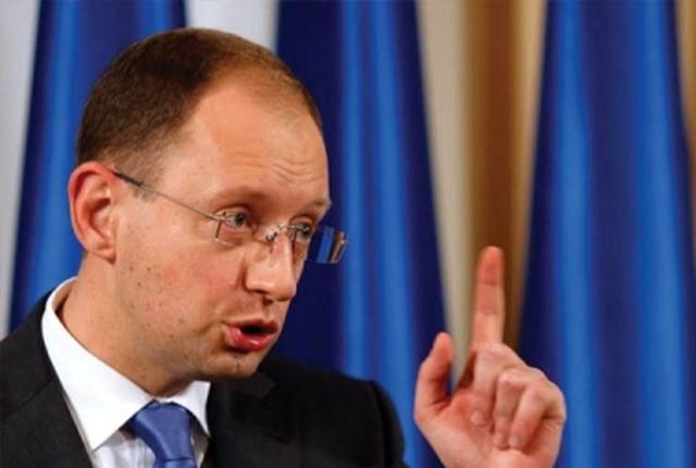 Яценюк: Національній безпеці потрібні не танки і ракети, а демократія Яценюк: Національній безпеці потрібні не танки і ракети, а демократія