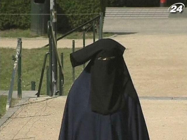 Саудівська Аравія ввела систему спостереження за жінками Саудівська Аравія ввела систему спостереження за жінками