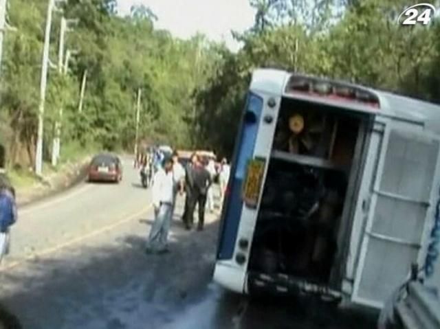 11 українських туристів, які потрапили у ДТП в Таїланді, досі в лікарнях 11 українських туристів, які потрапили у ДТП в Таїланді, досі в лікарнях