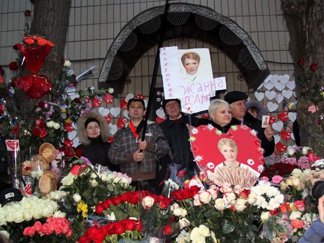 Украинцев призывают писать Тимошенко письма