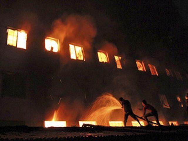Более 100 человек погибли в Бангладеш, спасаясь от пожара
