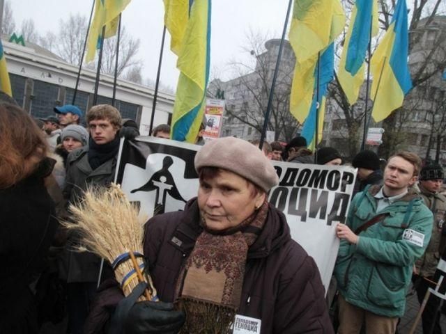 45 тисяч осіб згадали жертв Голодомору в Україні 45 тисяч осіб згадали жертв Голодомору в Україні