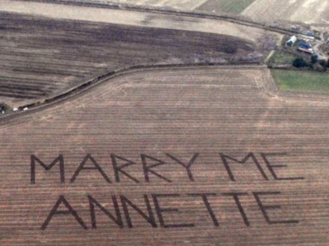 Інструктор освідчився під час навчального польоту (Фото) Інструктор освідчився під час навчального польоту (Фото)