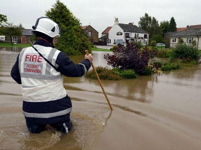 Англії та Шотландії загрожує затоплення: є жертви