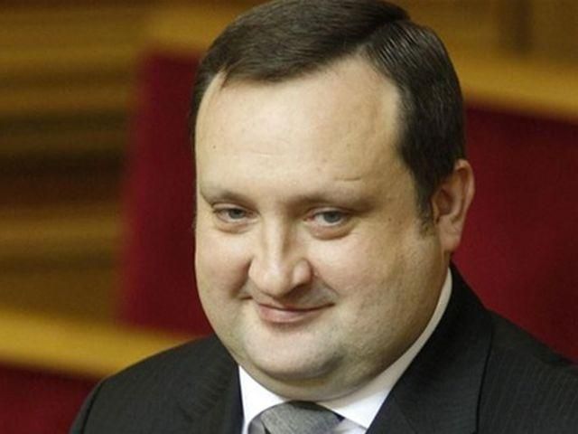 НБУ хоче позбавляти ліцензії банки, які відмовляться продавати валюту НБУ хоче позбавляти ліцензії банки, які відмовляться продавати валюту