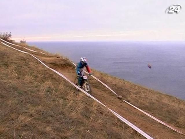 В Крыму провели соревнования по даунхиллу В Крыму провели соревнования по даунхиллу